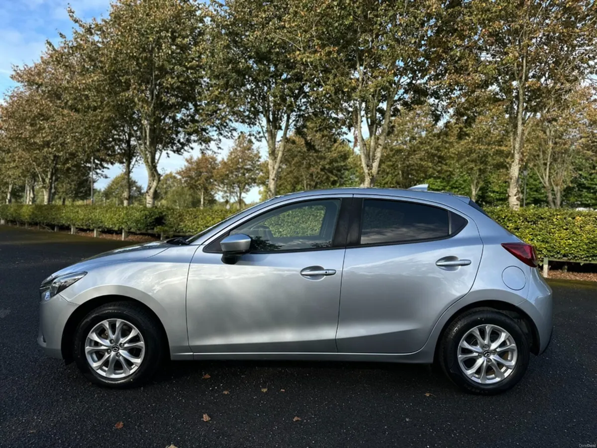 Mazda Demio 1.3 petrol auto 4d - Image 3