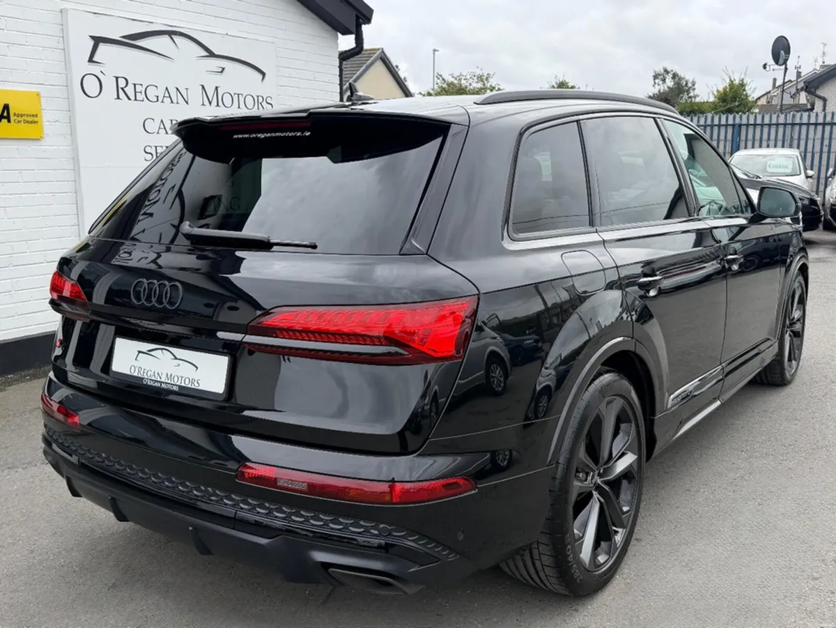 Audi Q7 (242) 55 TFSI-E S-LINE **BLACK EDITION** - Image 4