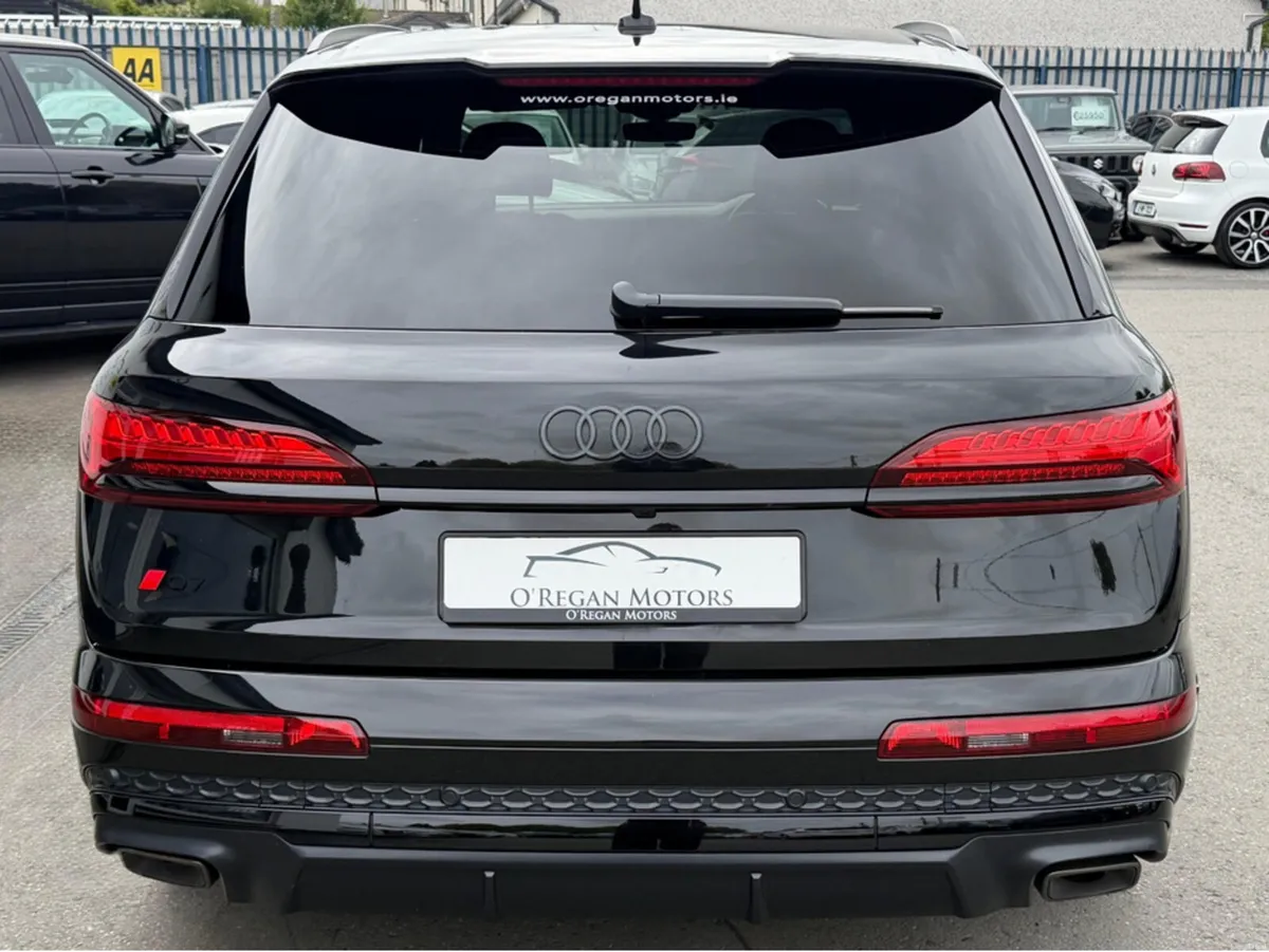 Audi Q7 (242) 55 TFSI-E S-LINE **BLACK EDITION** - Image 5
