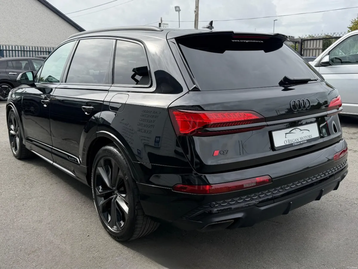 Audi Q7 (242) 55 TFSI-E S-LINE **BLACK EDITION** - Image 6