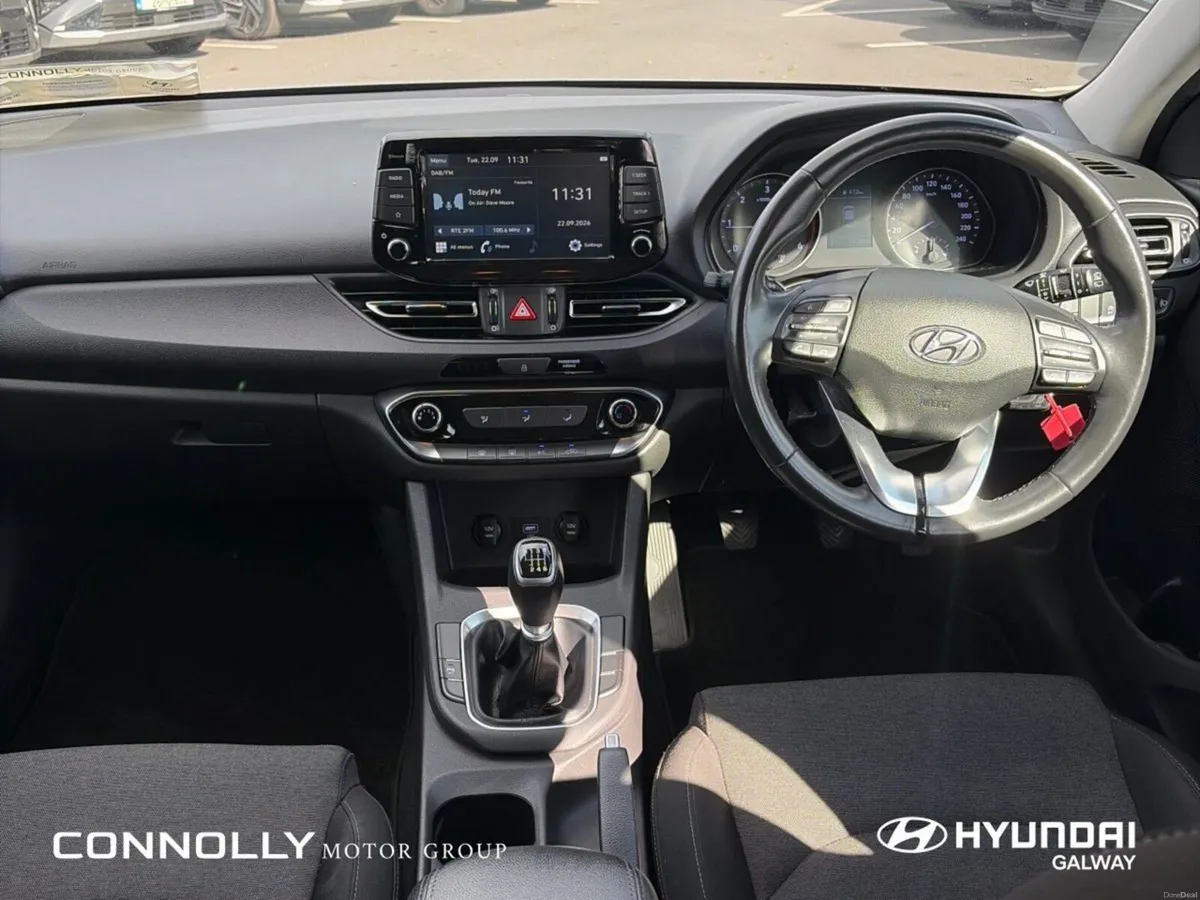 Hyundai i30 Diesel Deluxe - Image 4