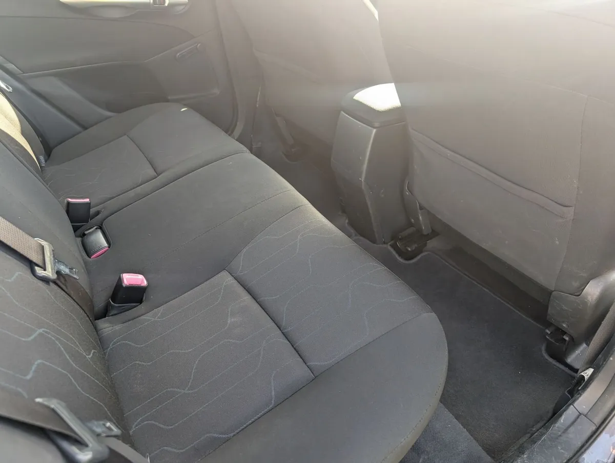 Toyota Auris 2010 - Image 5