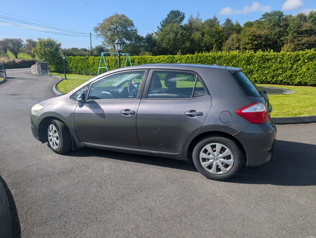 Toyota Auris 2010 - Image 4
