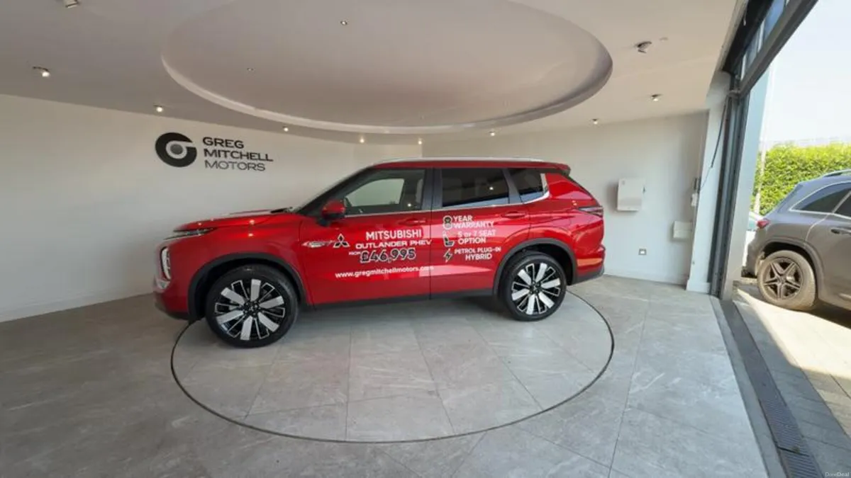 Mitsubishi Outlander 2.4 PHEV Nativa 5dr Auto - Image 4