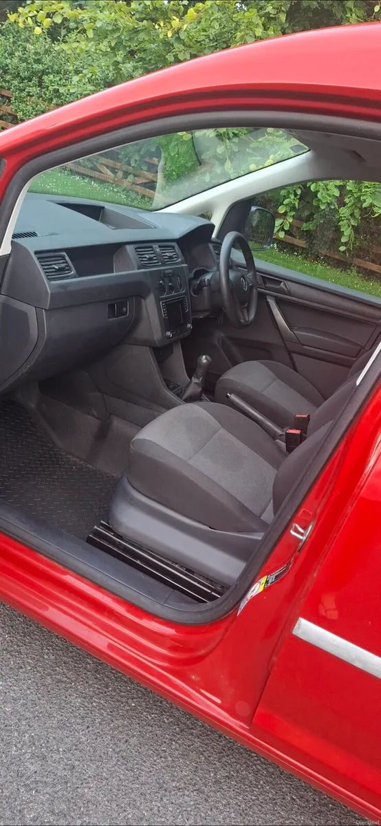 182 VW Caddy 2.0TDI - Image 6