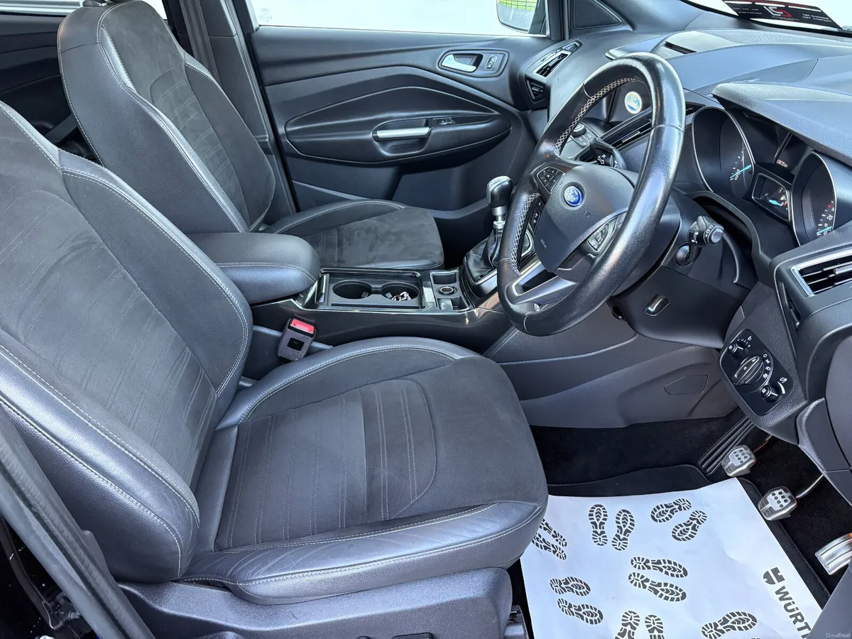 172 Ford Kuga ST-Line 1.5 TDCI - Pan Roof - Image 5