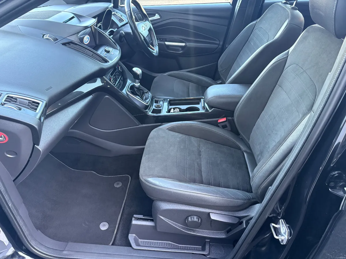 172 Ford Kuga ST-Line 1.5 TDCI - Pan Roof - Image 6
