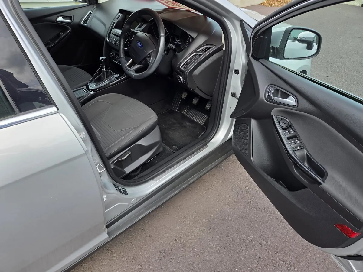 Ford Focus 2018 - Image 2