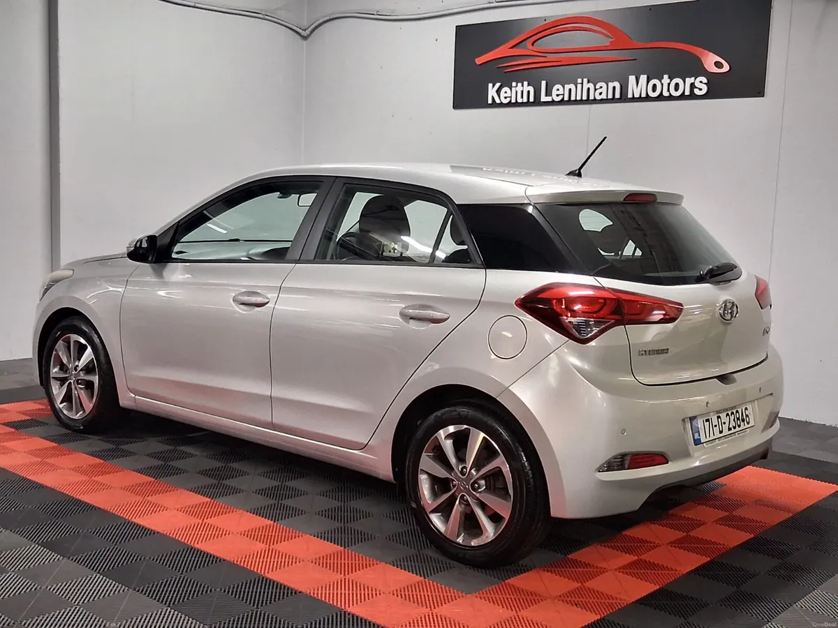 2017 Hyundai i20 **DELUXE - ONE OWNER** - Image 3
