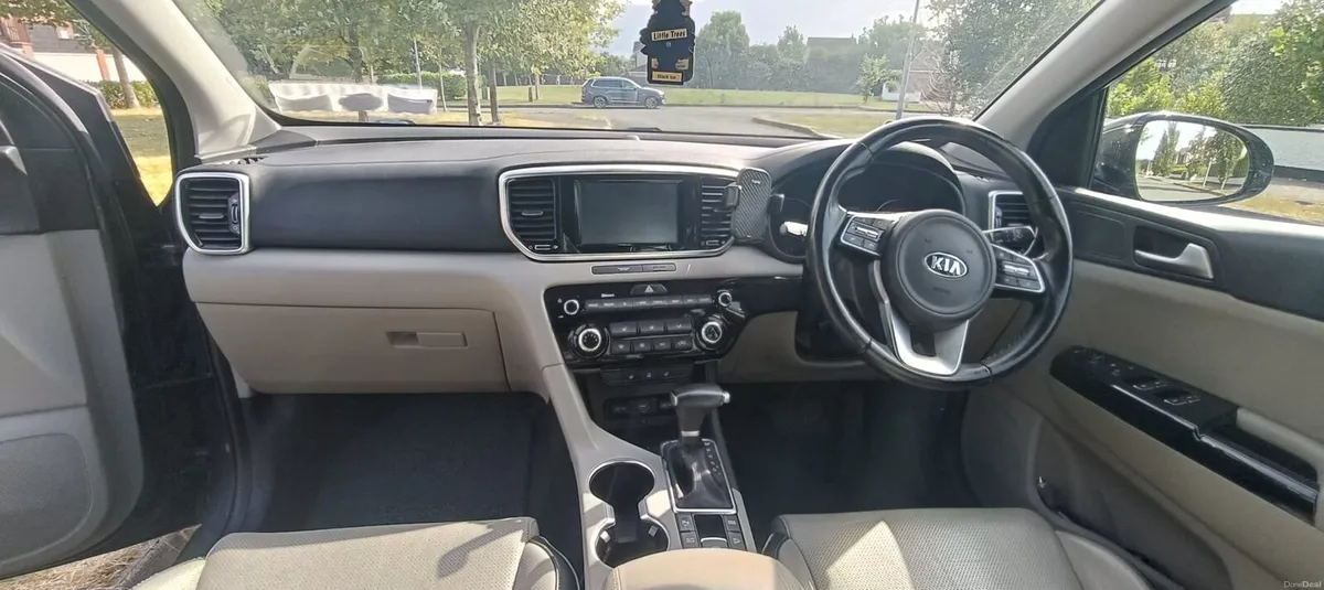Car - Image 5