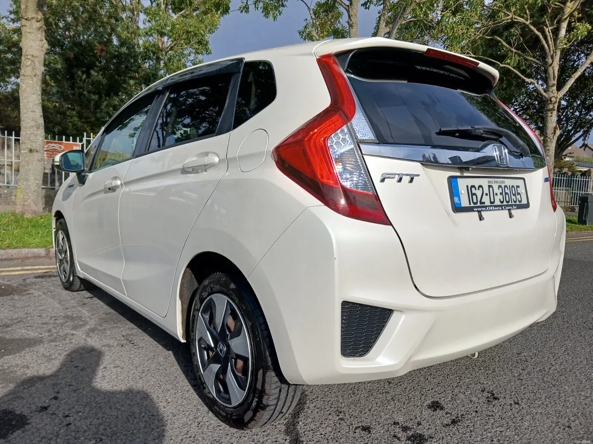 Honda Fit 2016 Self Chargin Hybrid // Automatic // - Image 5