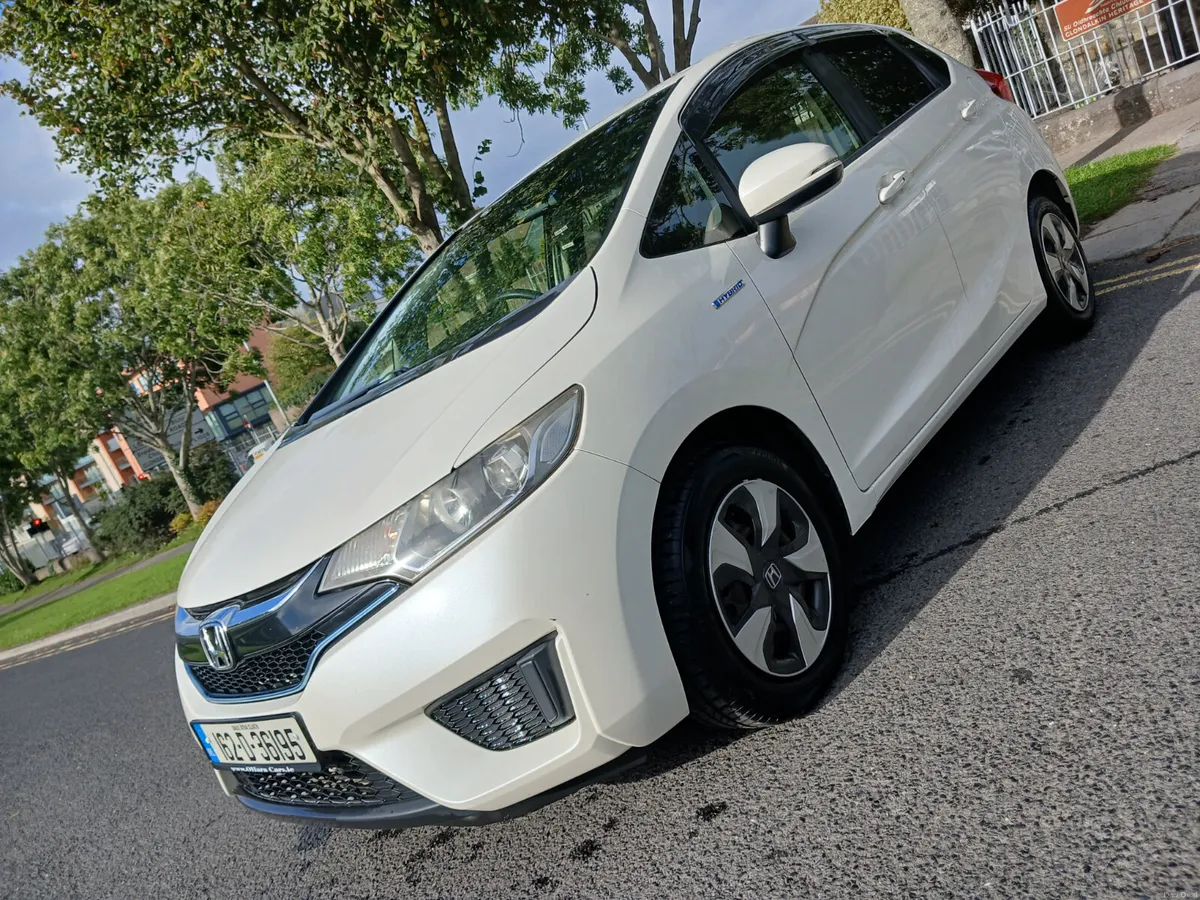 Honda Fit 2016 Self Chargin Hybrid // Automatic // - Image 3