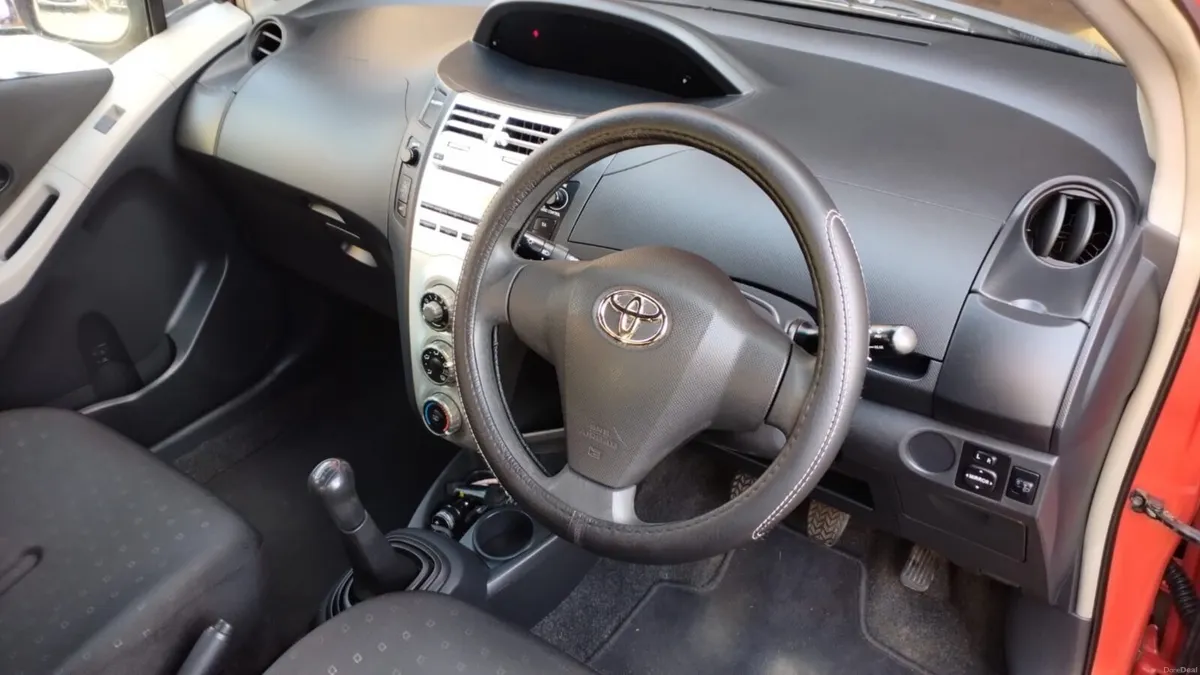 Toyota Yaris, low kms, long test and tax - Image 5