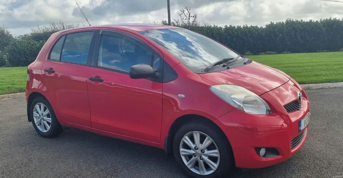 Toyota Yaris 2011 - Image 2