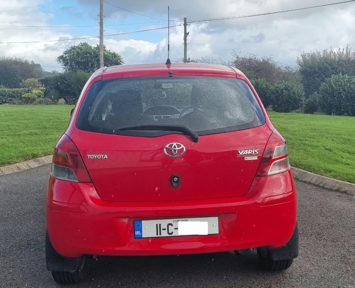 Toyota Yaris 2011 - Image 4