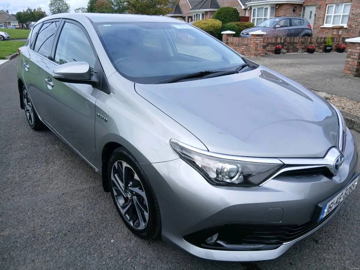TOYOTA AURIS HYBRID AUTOMATIC SPOTLESS - Image 1