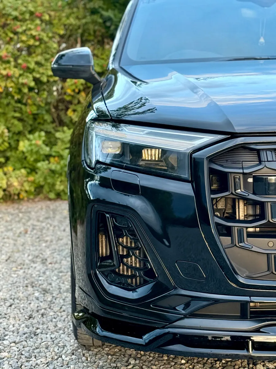 2025 Audi Q7 55 TFSI e quattro SLine PHEV - Image 6