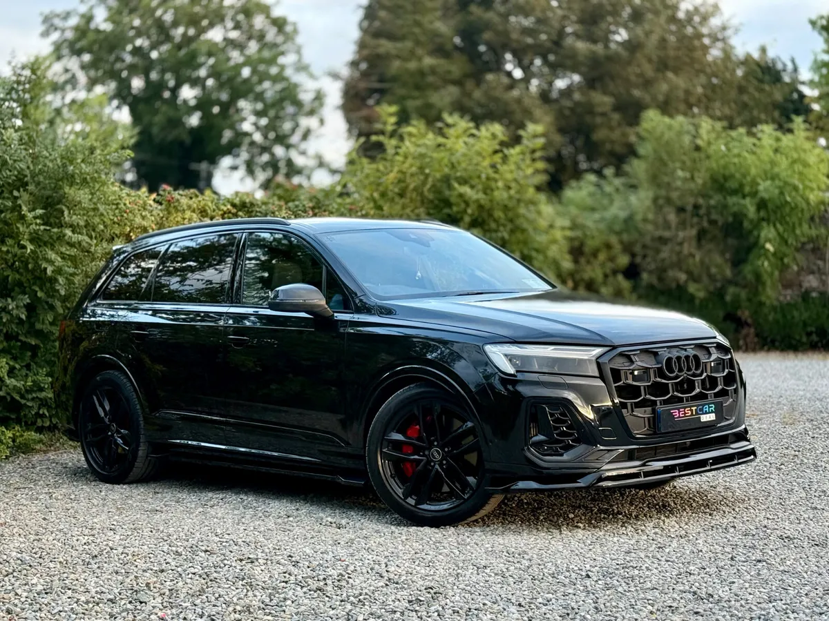 2025 Audi Q7 55 TFSI e quattro SLine PHEV - Image 2