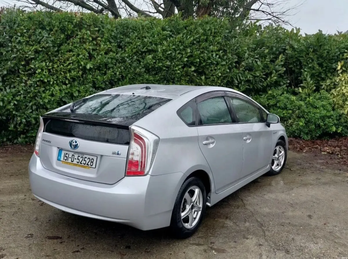 Toyota Prius Hybrid 2015 - Image 6