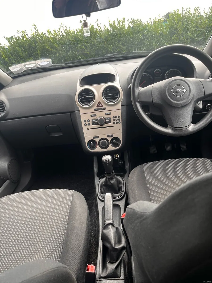 Opel Corsa 2011 - Image 5
