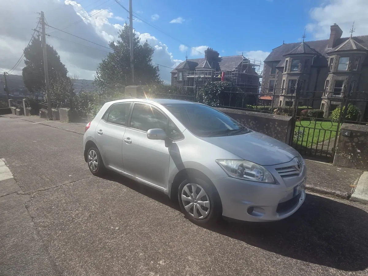 Toyota Auris 2011 - Image 1