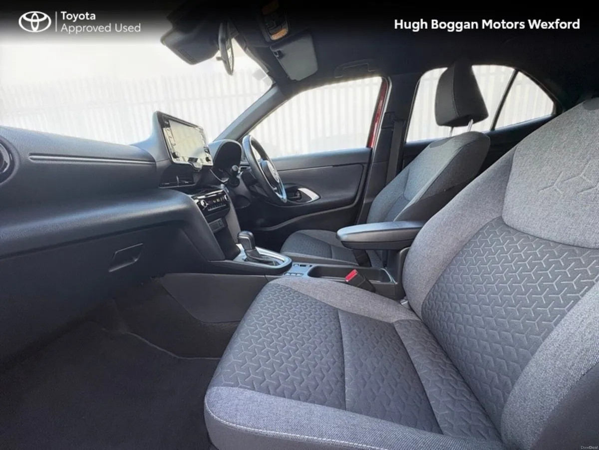 Toyota Yaris Cross SPORT TWO TONE LOW MILEAGE - Image 6