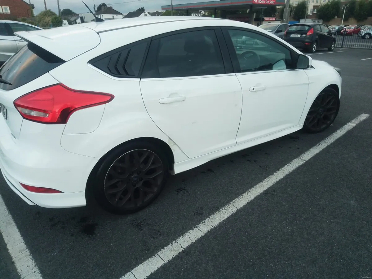 Ford Focus - Image 6