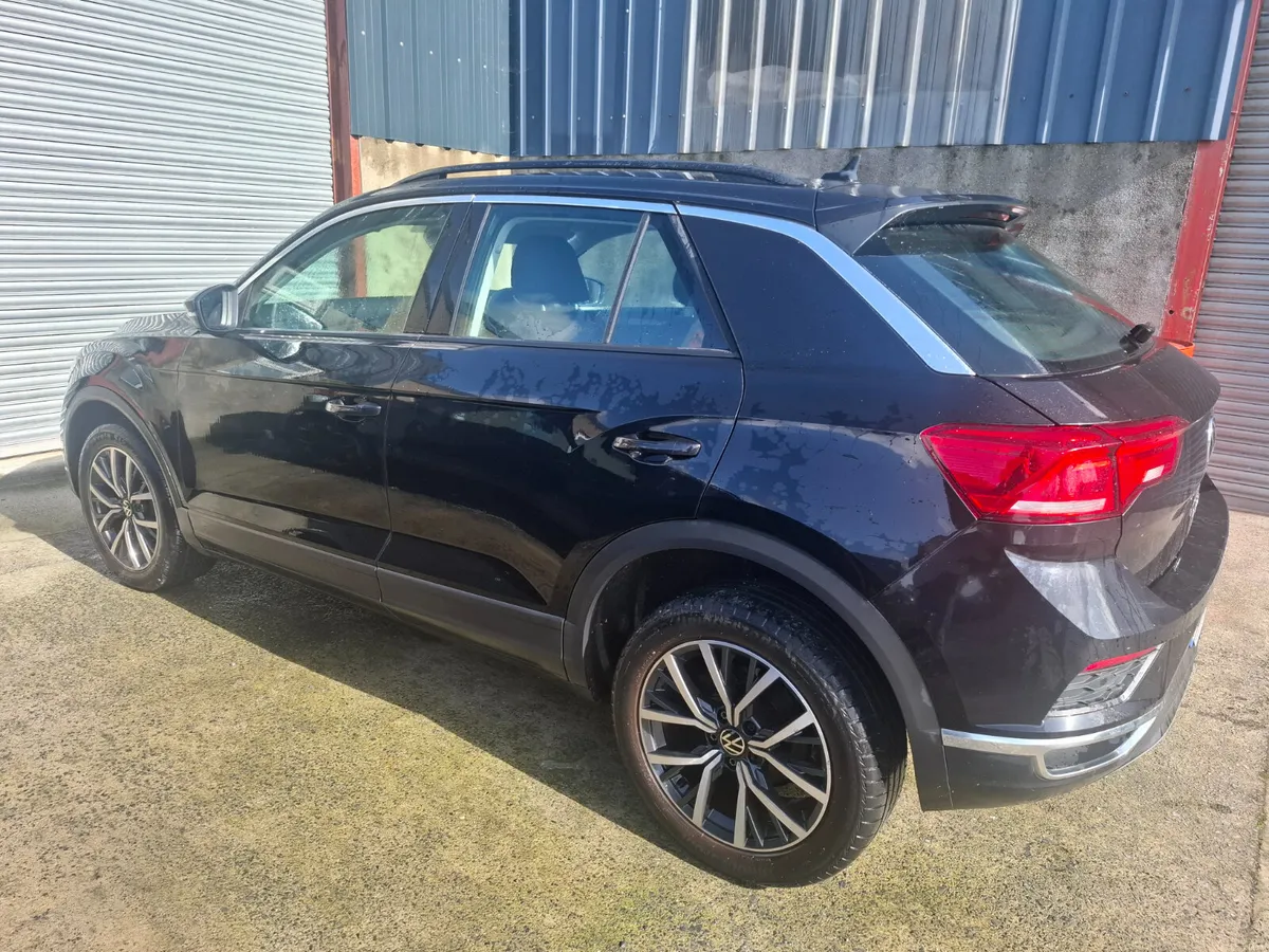Volkswagen T-Roc 1.5tsi VERY LOW KLM - Image 4