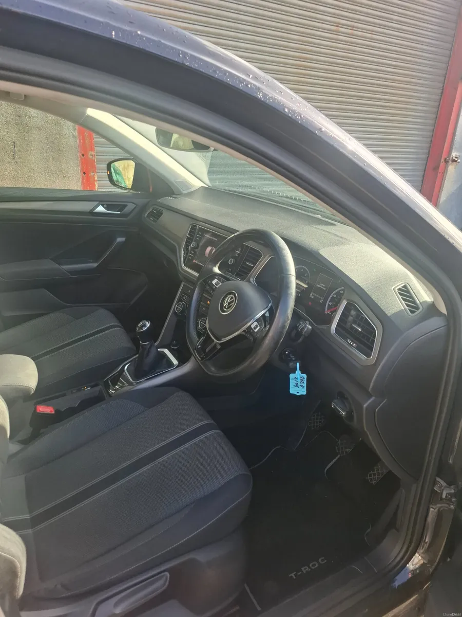 Volkswagen T-Roc 1.5tsi VERY LOW KLM - Image 6