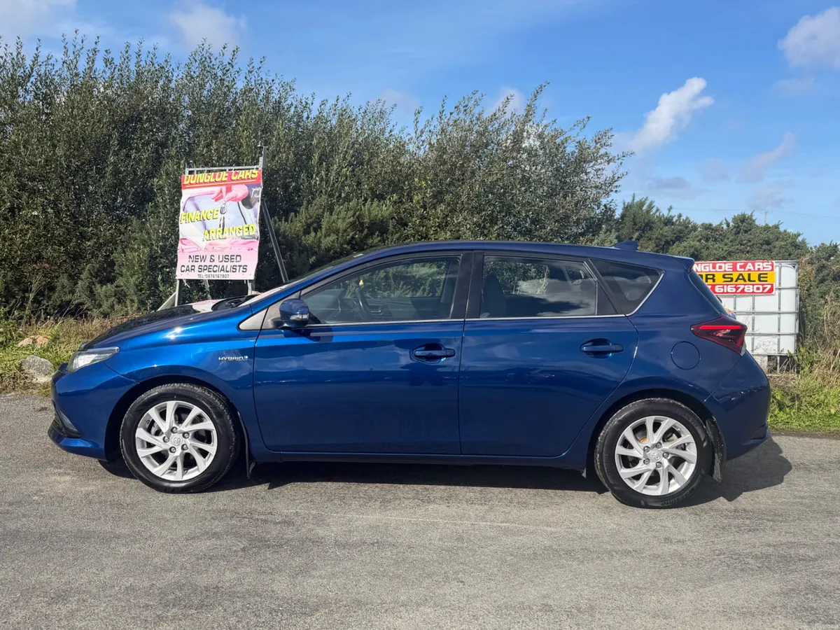 Toyota Auris 2017 - Image 2