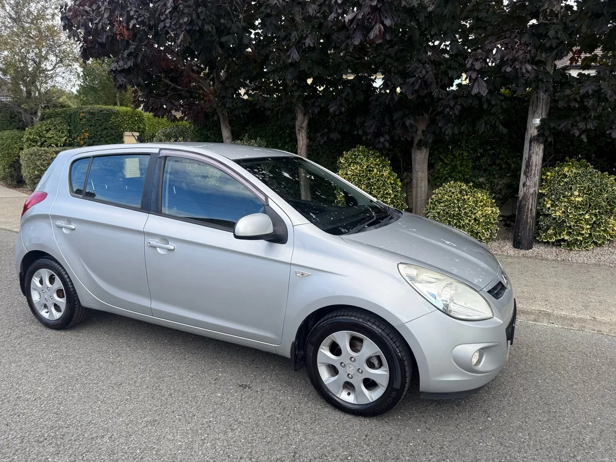 Hyundai i20 petrol low km  NCT 9/27 - Image 2
