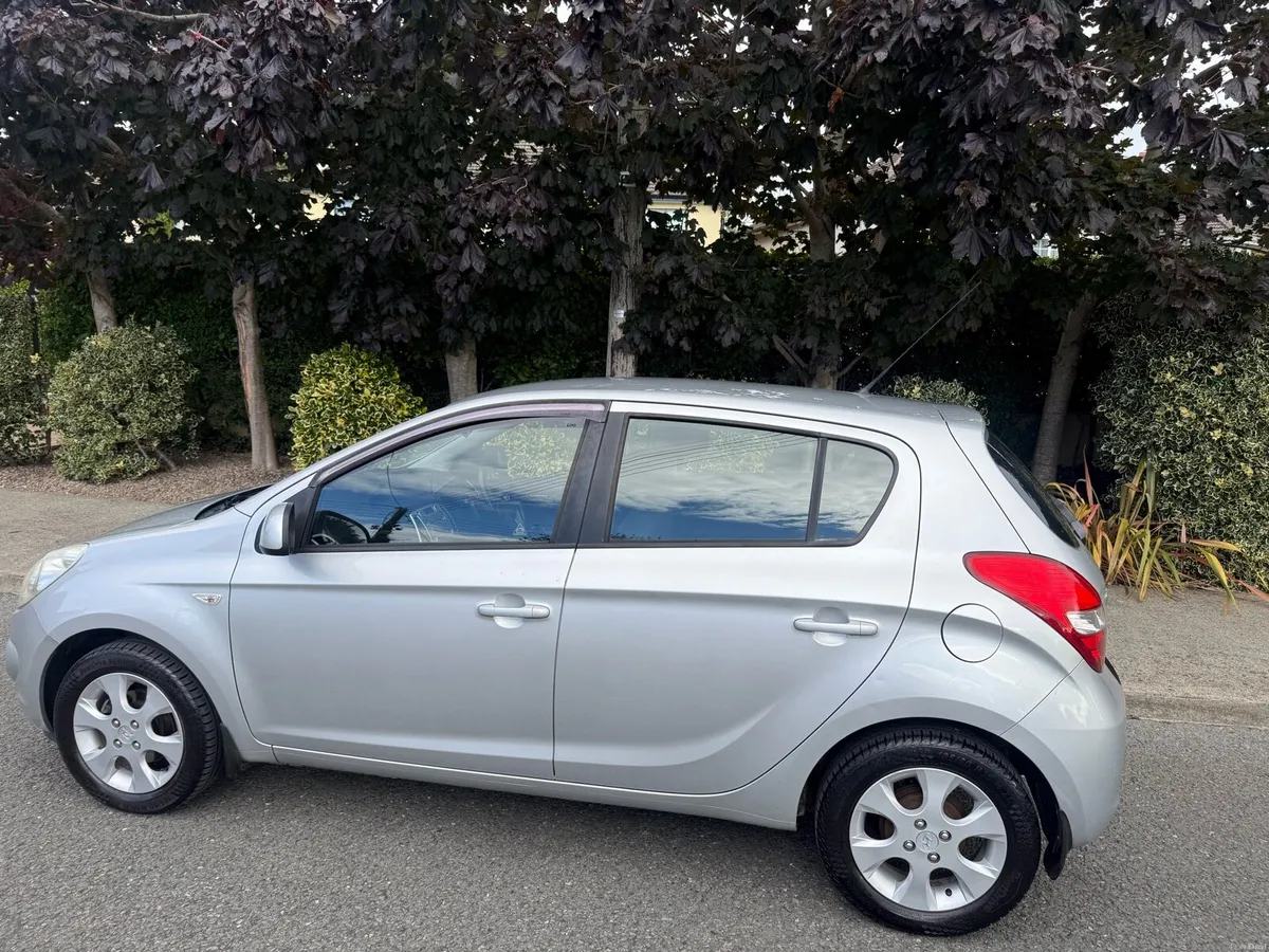Hyundai i20 petrol low km  NCT 9/27 - Image 5