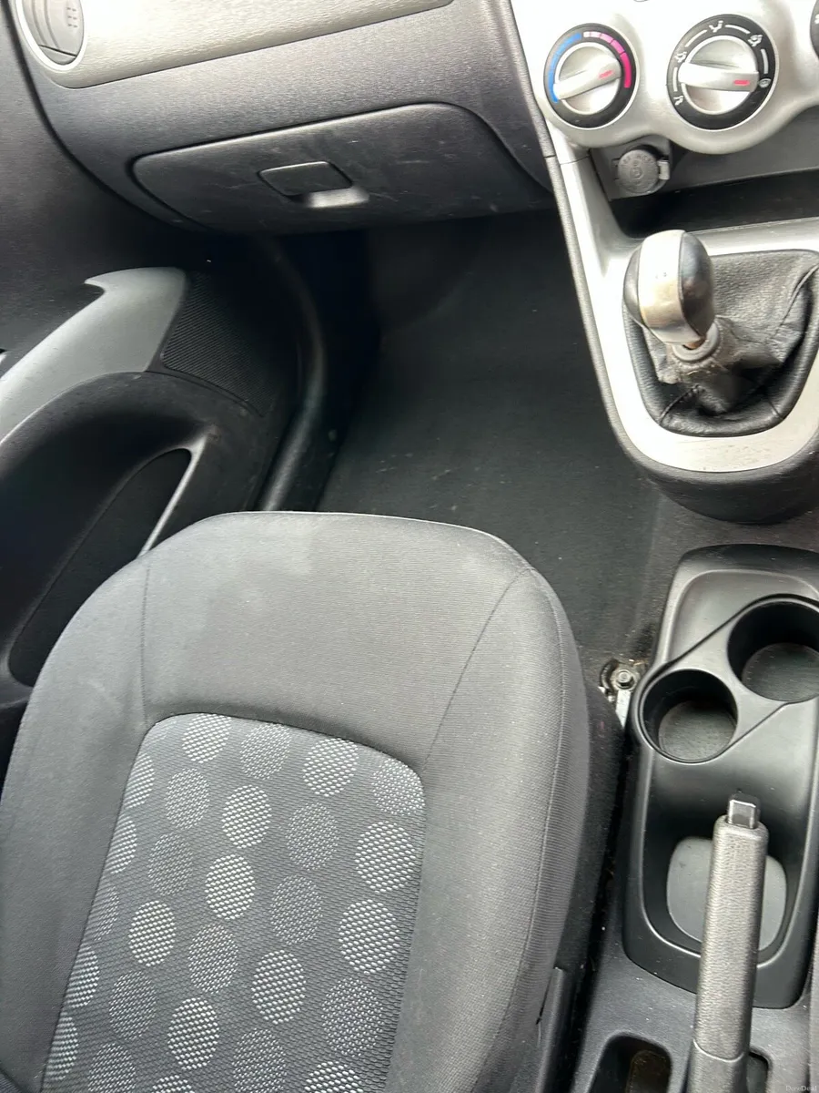Hyundai i10 ONLY 77000 KM - Image 4
