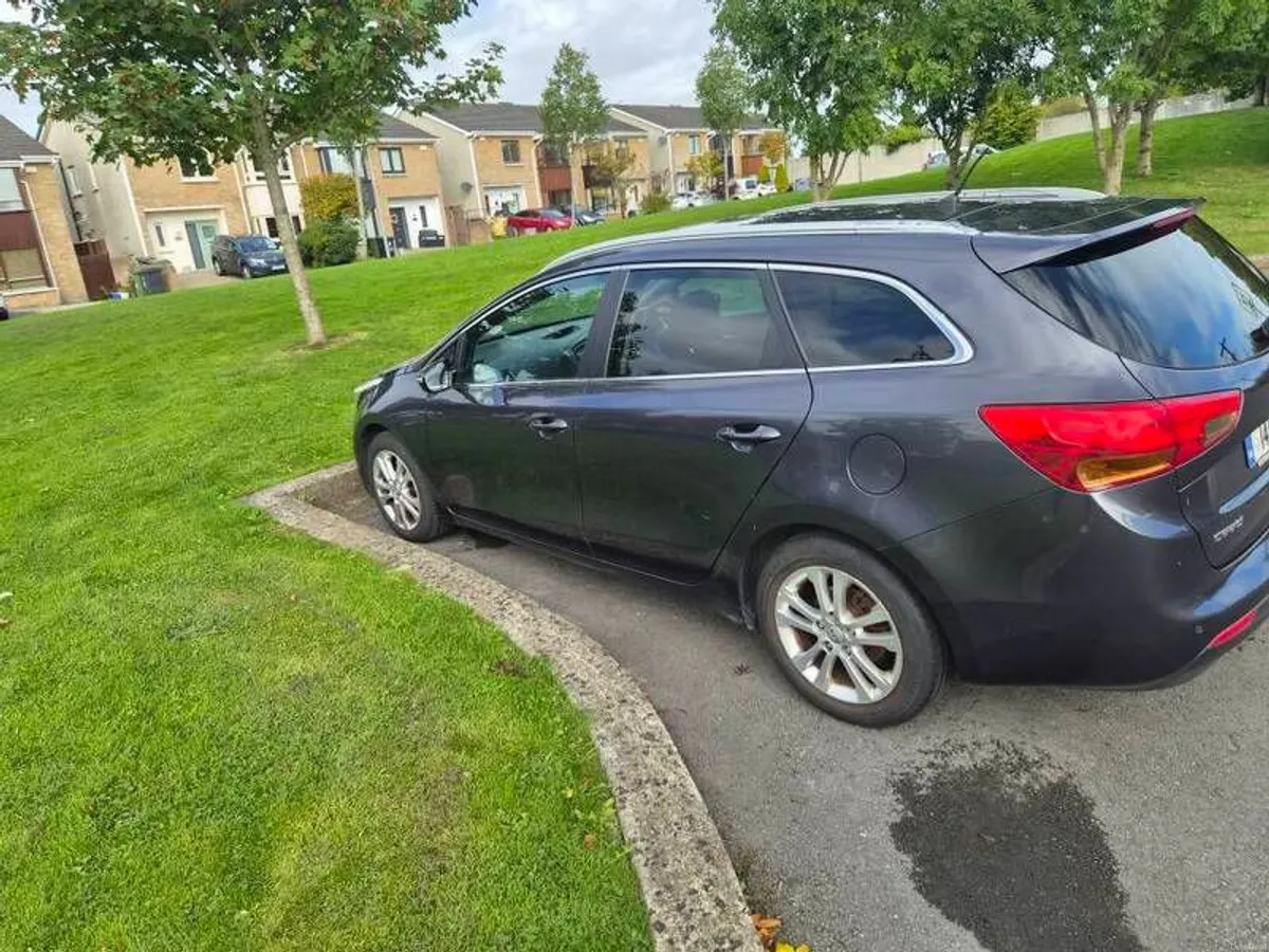 2014 Kia Ceed Ex Estate. NCT May 2027, serviced June 2026 - Image 3