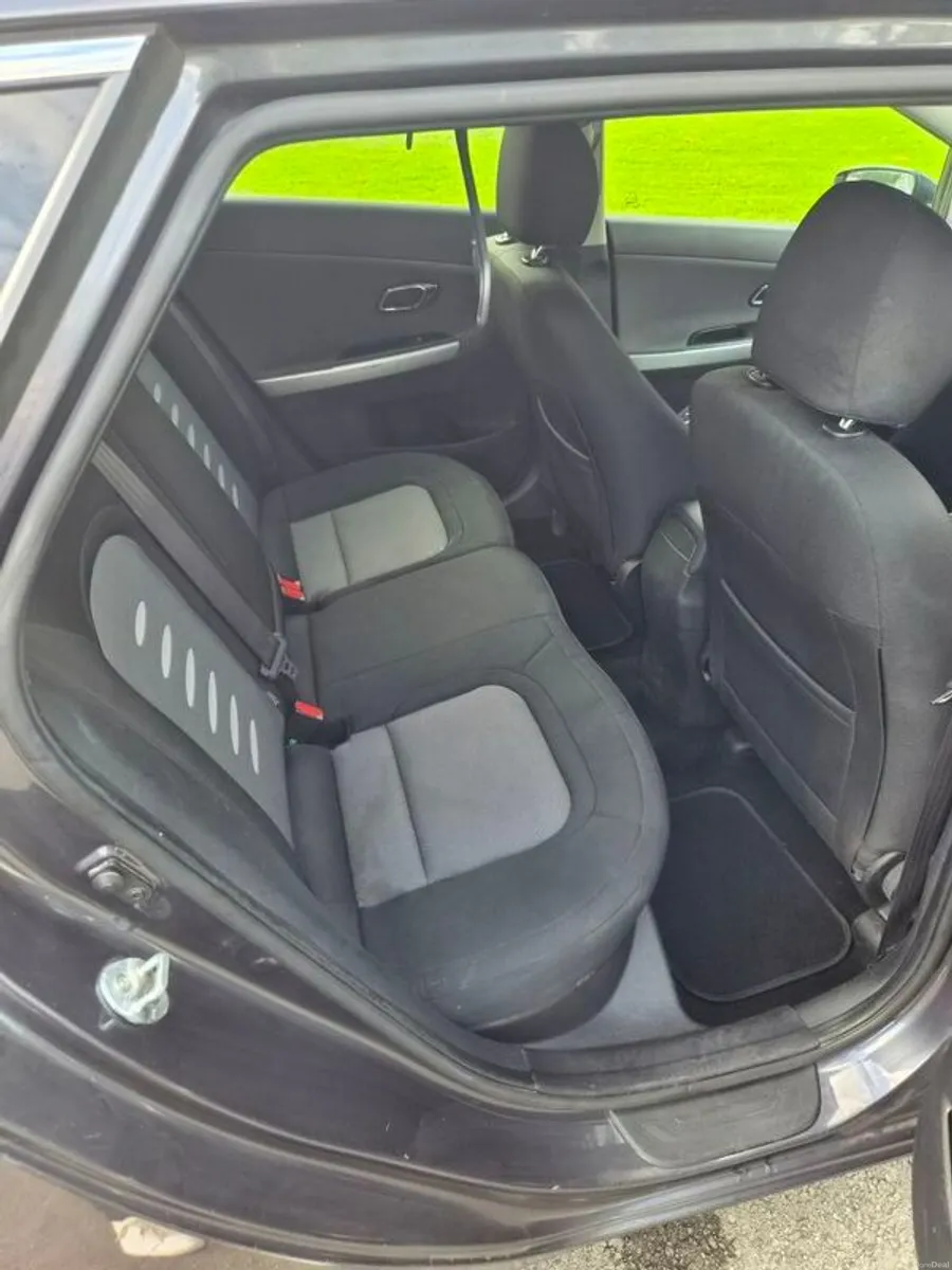 2014 Kia Ceed Ex Estate. NCT May 2027, serviced June 2026 - Image 5