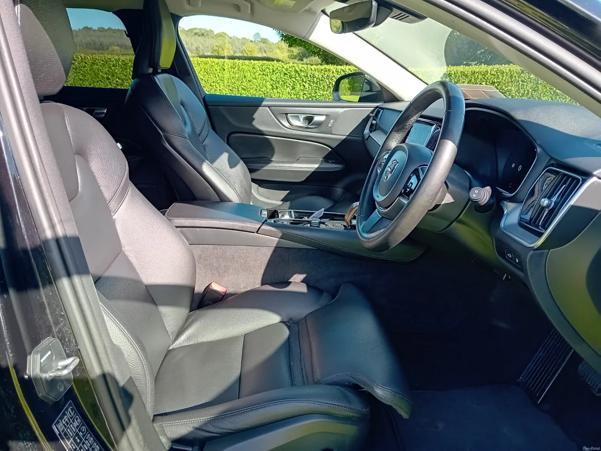 Volvo V60 2023 - Image 6