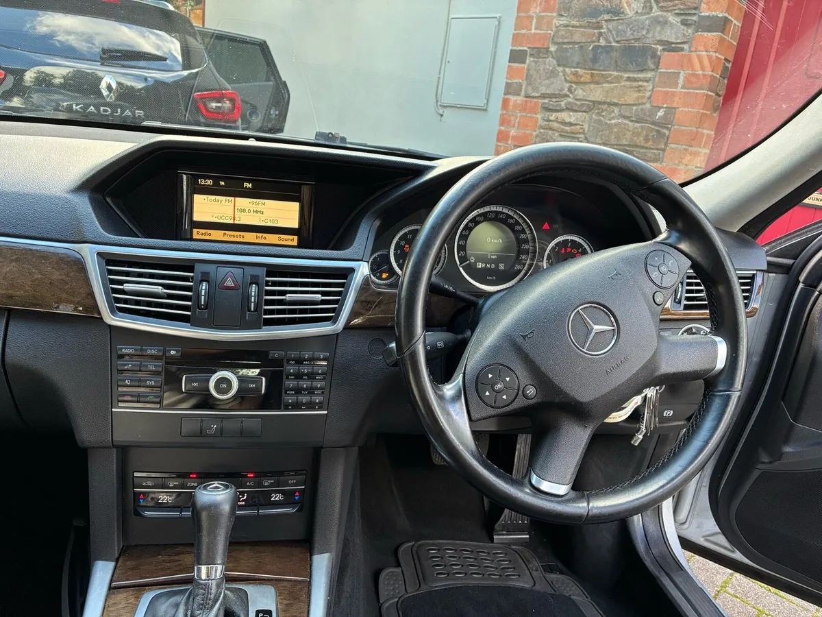 Mercedes E200 2011 CDI - Image 6