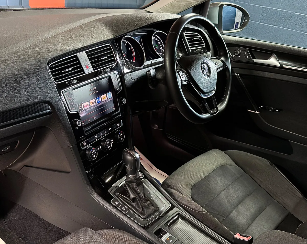 2015 Volkswagen Golf Highline 1.4TSi Auto DSG - Image 4