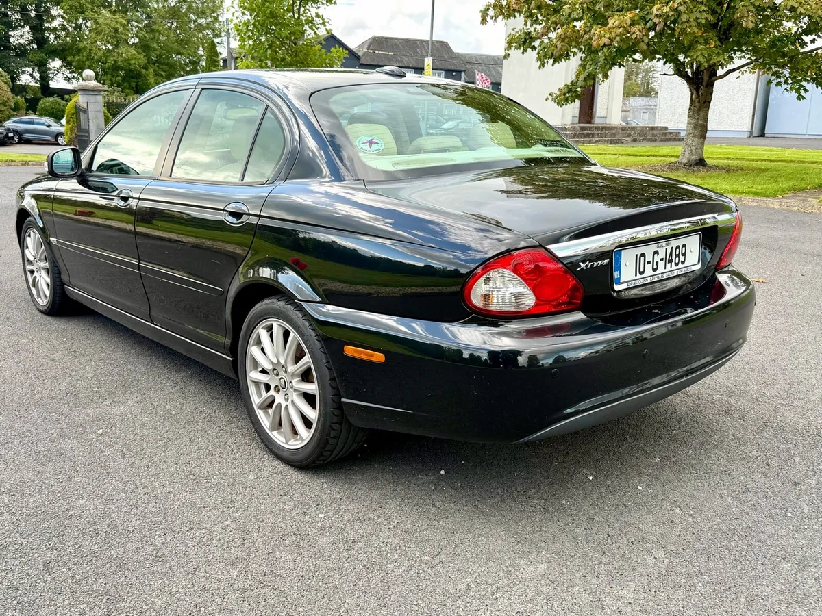 10 Jaguar X-Type 2.2 TD Auto - Image 4