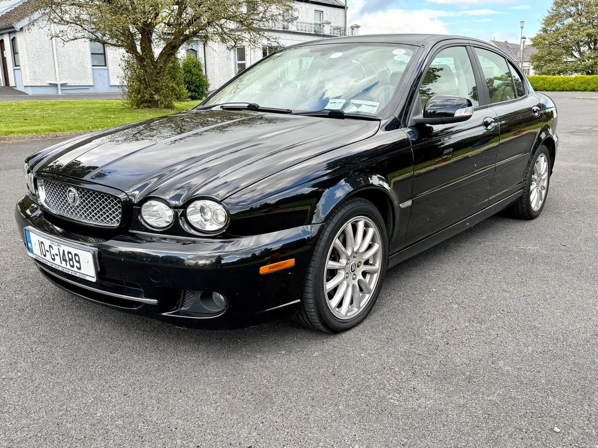10 Jaguar X-Type 2.2 TD Auto - Image 5