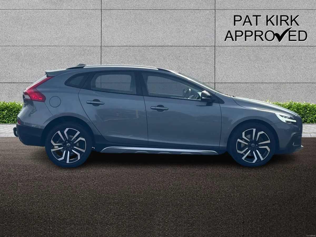 Volvo V40 D3 [4 Cyl 152] Cross Country Edition 5dr - Image 3