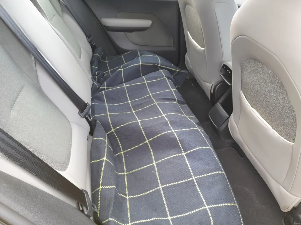 Volvo EX30 Plus Extended Range 2024 - Image 3
