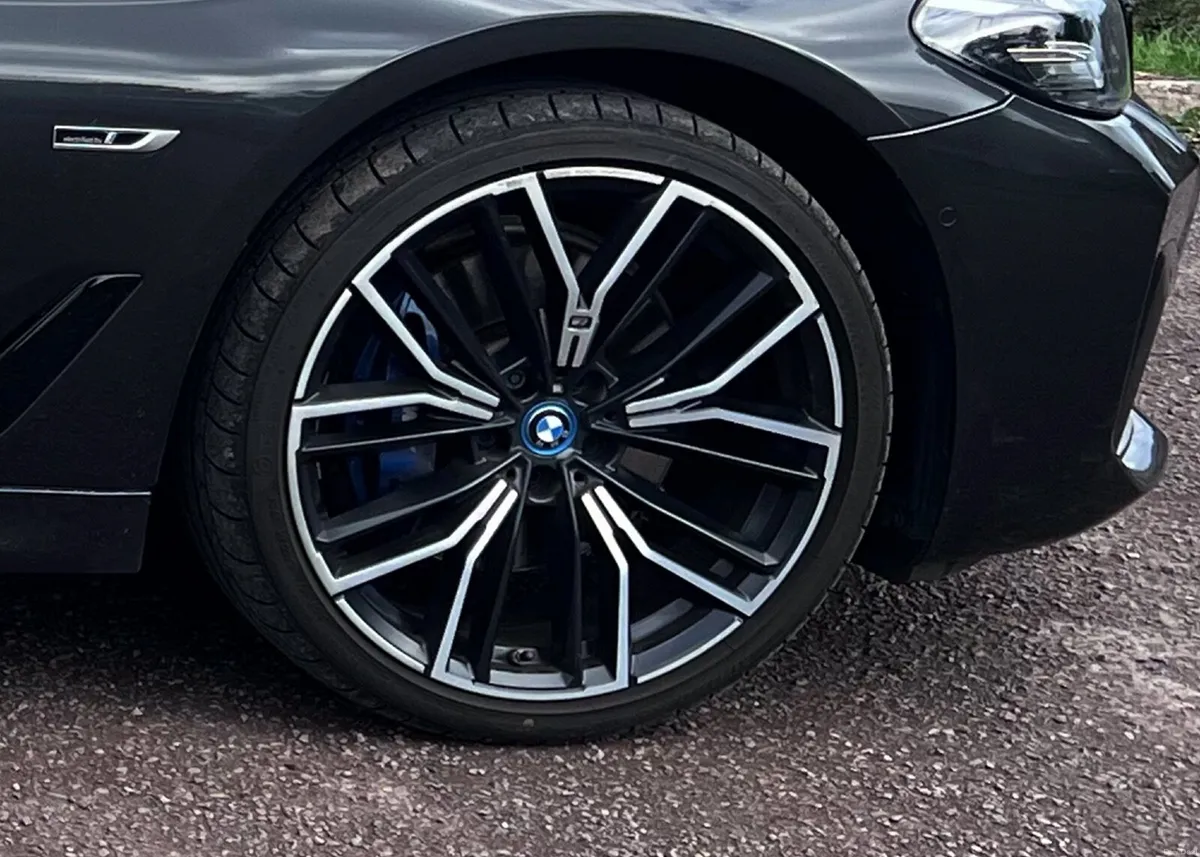 212 D BMW 530e M-Sport Pro LCI - Hugh Spec - Image 2