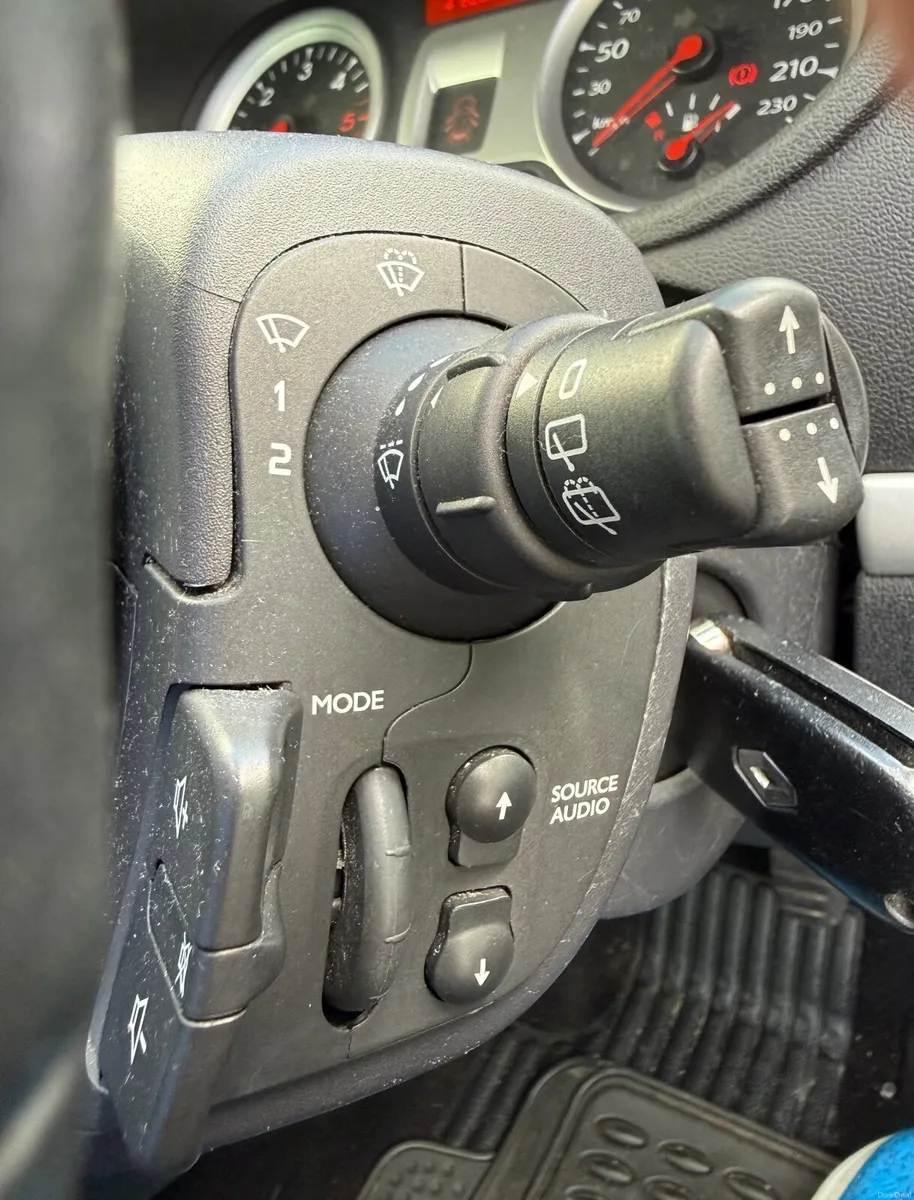 Renault Clio 2011 - Image 6