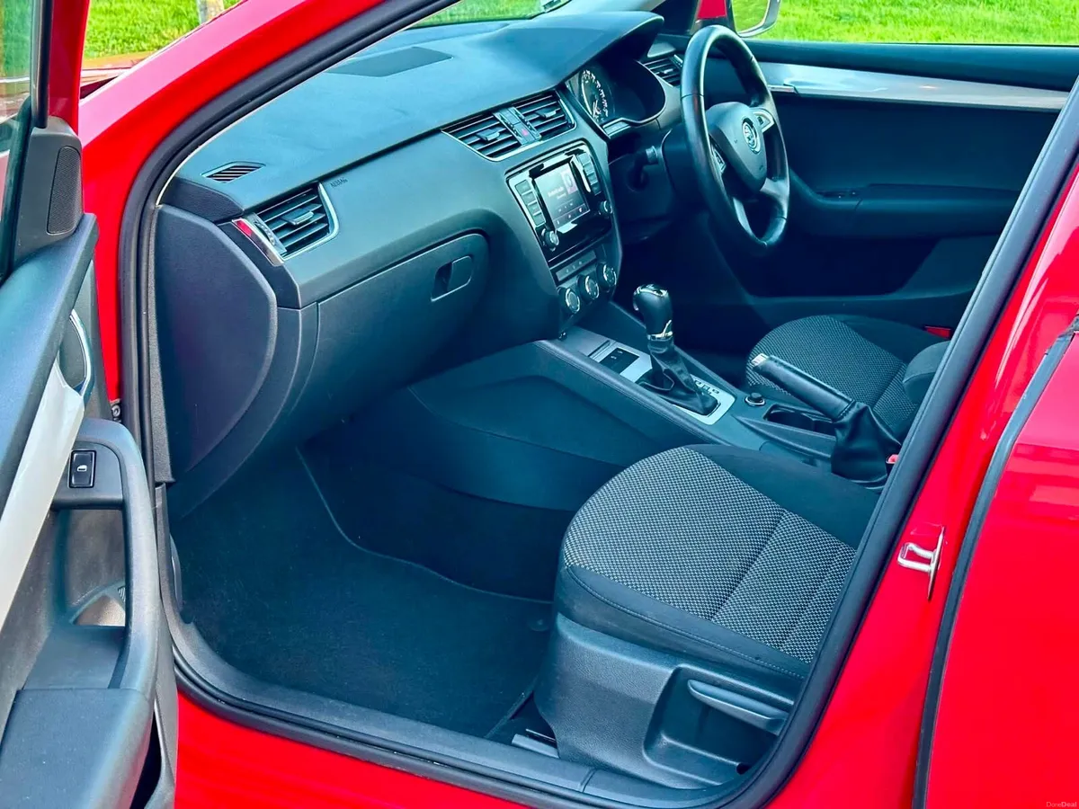 Skoda Octavia 2015 Automatic - Image 5