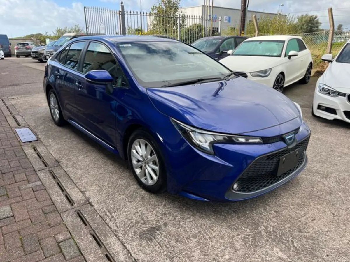 Toyota Corolla Hybrid automatic - Image 2