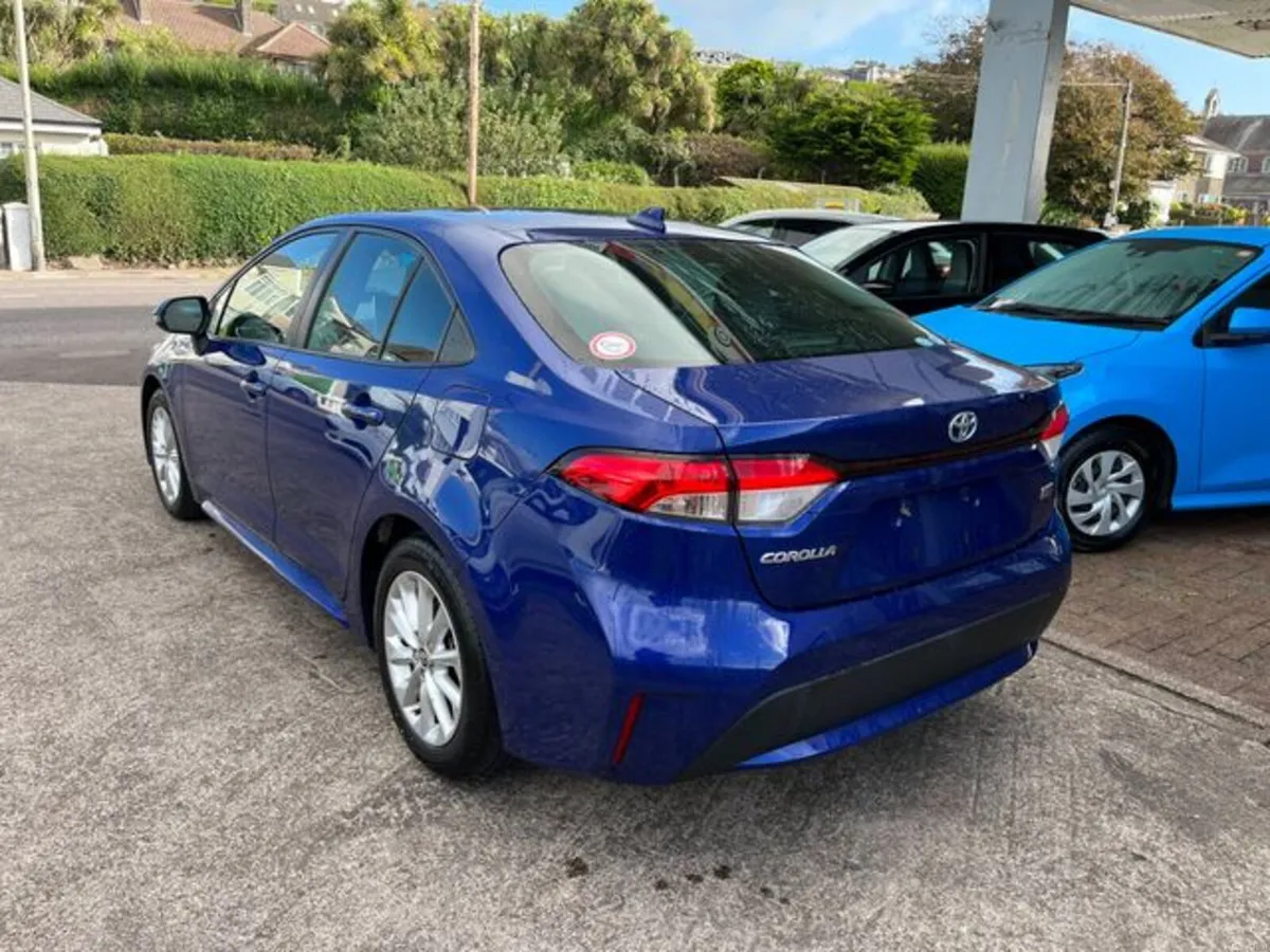 Toyota Corolla Hybrid automatic - Image 4