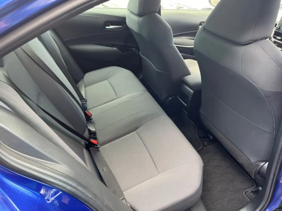 Toyota Corolla Hybrid automatic - Image 6