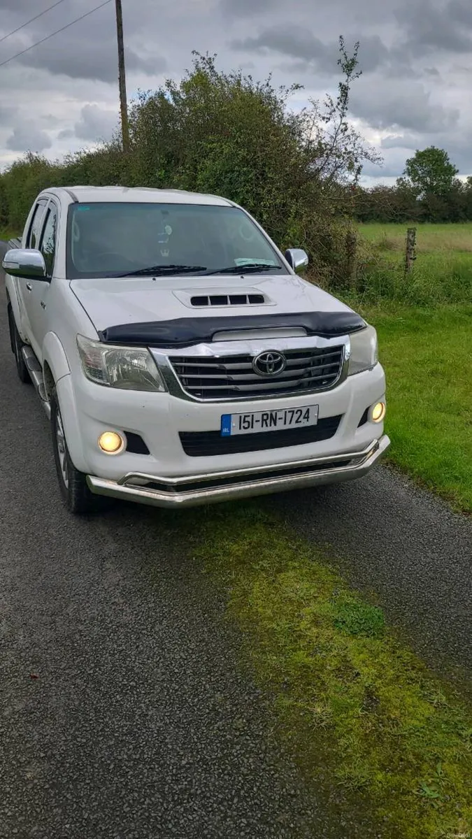 Hilux invincible - Image 1