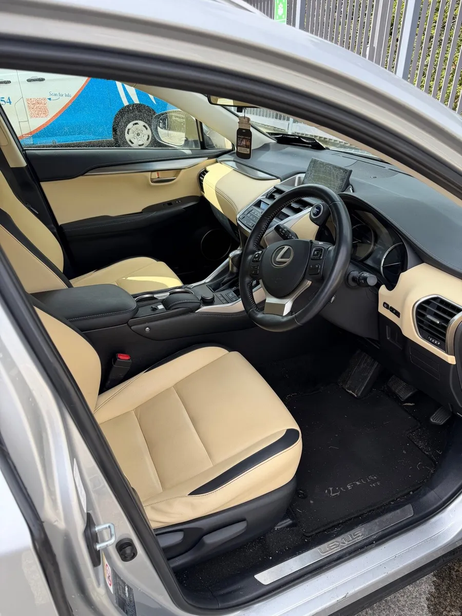 Car - Image 2